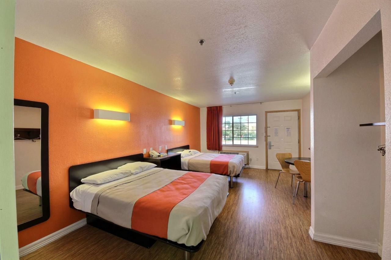 Motel 6-Edinburg, Tx Εξωτερικό φωτογραφία